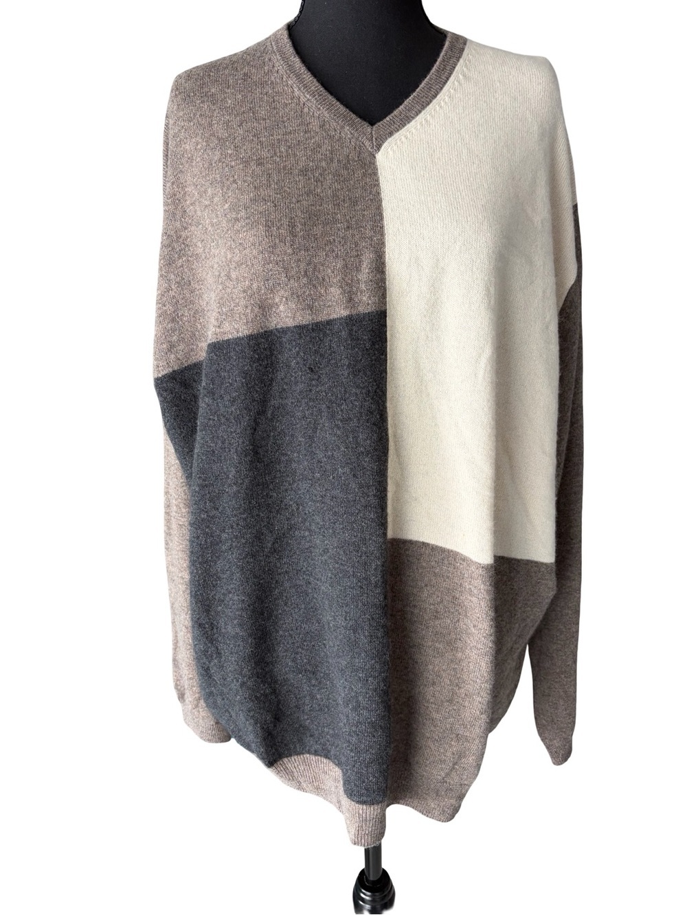 Forte Cashmere Colorblock V-Neck Sweater in Cream, Gray & Brown